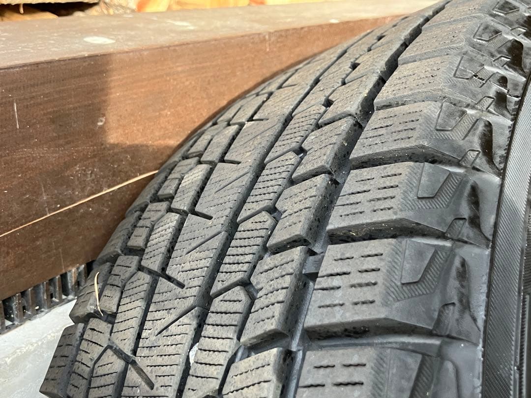 ①235/60R18 スタッドレスタイヤ ホイールセット レクサスNX用