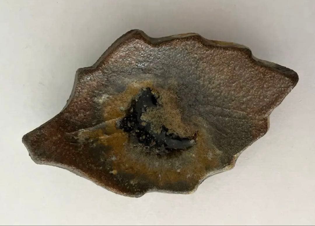備前焼　葉型陶器小皿セット 醤油皿や箸休めを盛り付けてお料理を美しく見せる