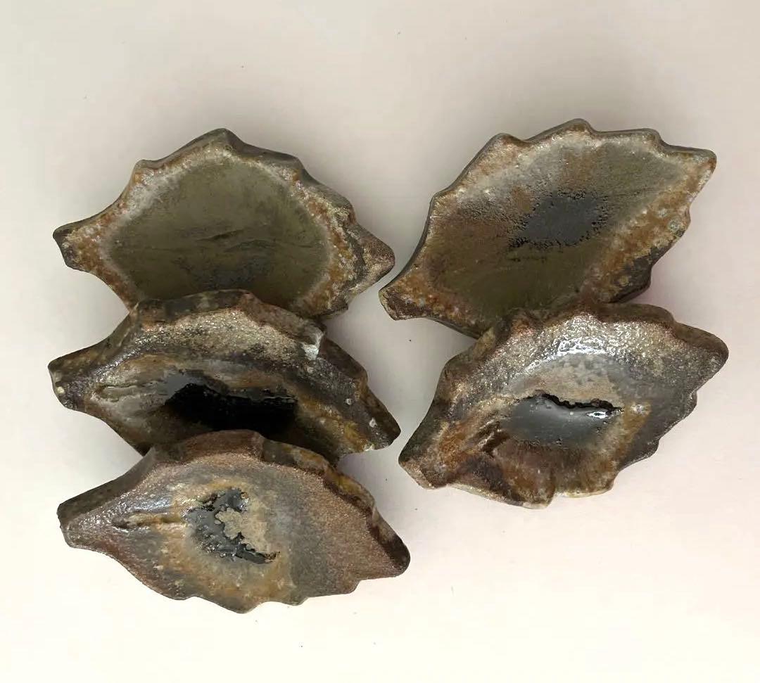 備前焼　葉型陶器小皿セット 醤油皿や箸休めを盛り付けてお料理を美しく見せる