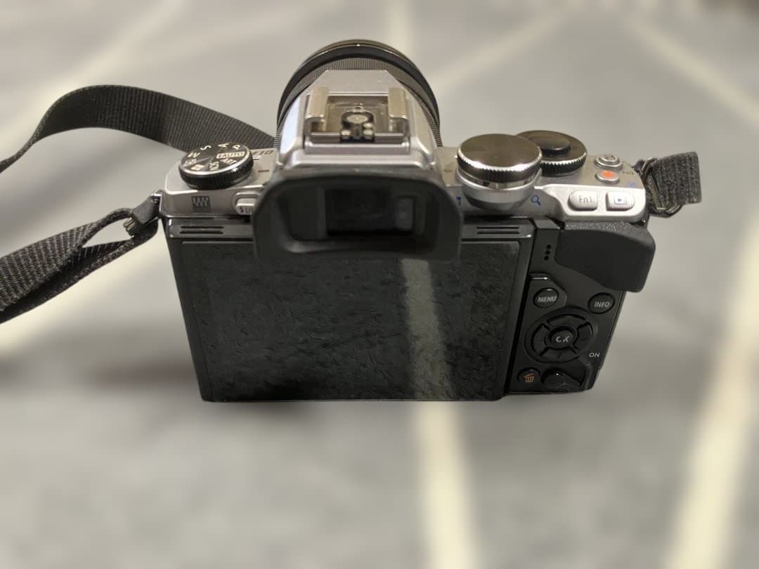 オリンパス OM-D カメラ レンズセット 動作OK 30いいねで割引