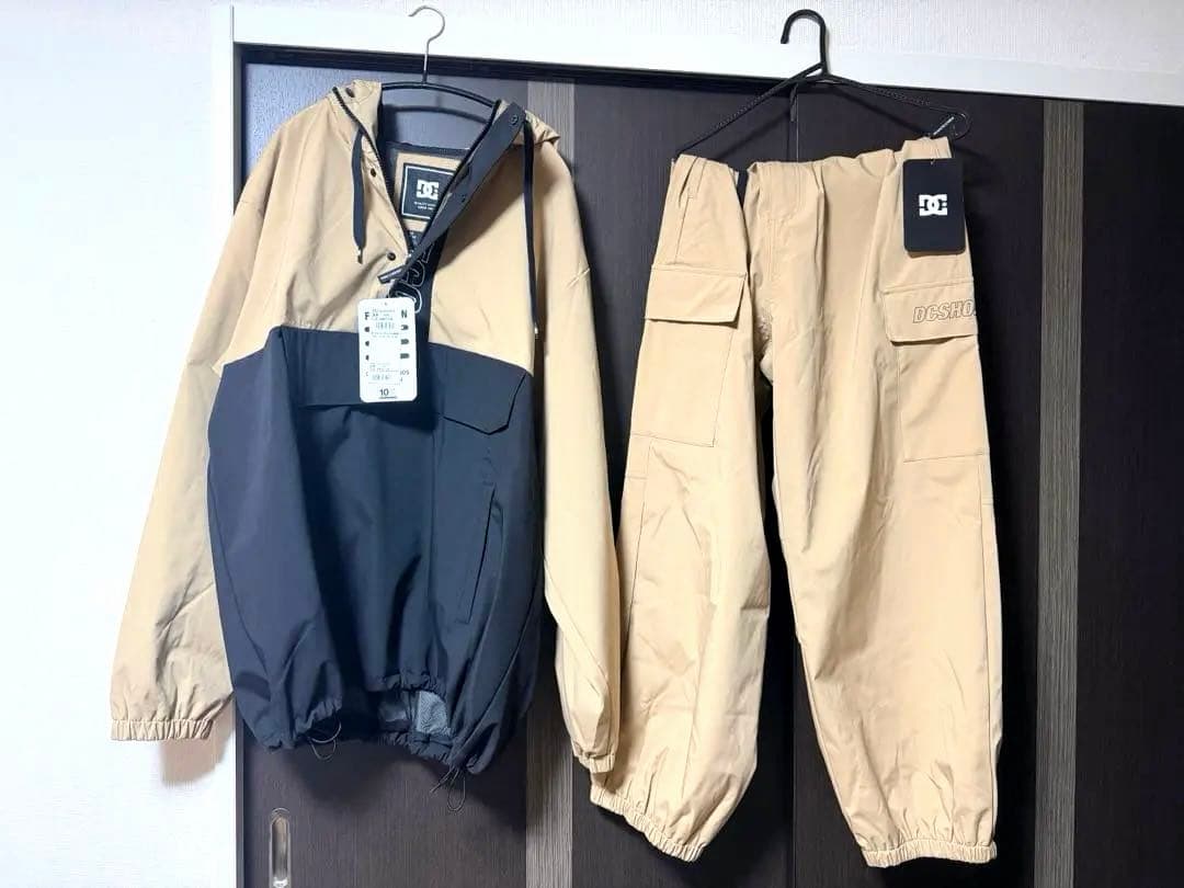 【新品タグ付き】DC SHOES スノーボードウェア　上下セット　M〜Lサイズ