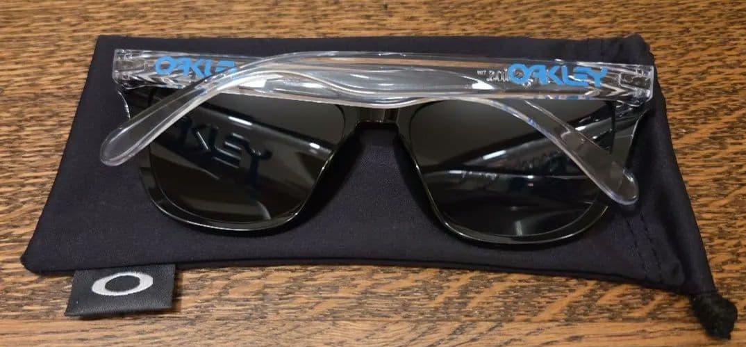 Oakley ブラックサングラス フロッグスキン　偏光レンズ