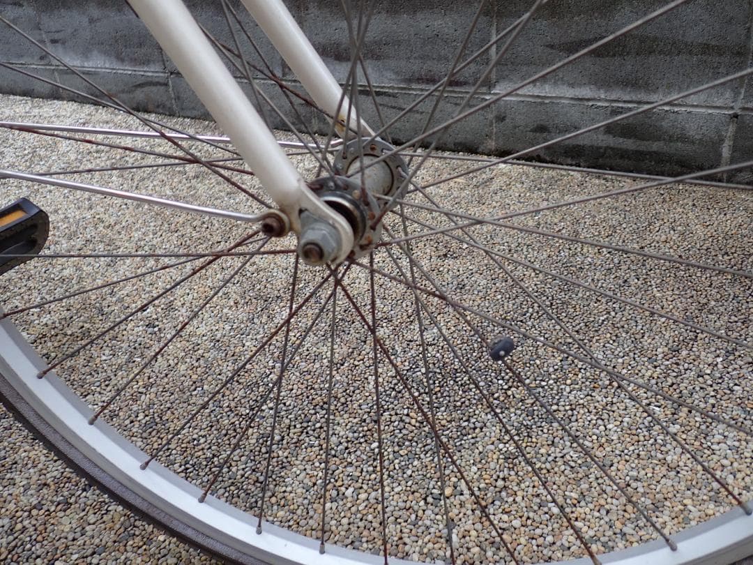 白いクロスバイク スポーツサイクル　アルミフレーム 27インチ　SHIMANO