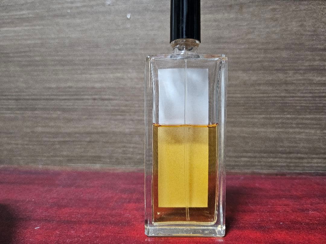 Serge Lutens Un bois vanille 香水