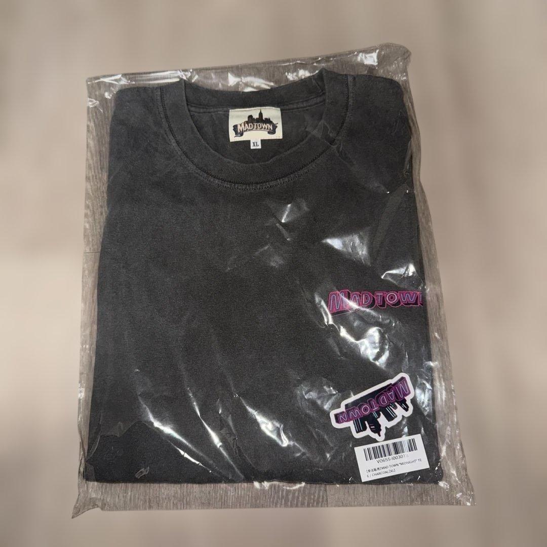 vaultroom MADTOWN ロゴ Tシャツ チャコール