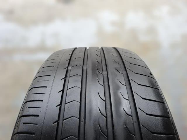 8分山以上ヨコハマタイヤ ブルーアースRV RV03 245/40R20中古2本