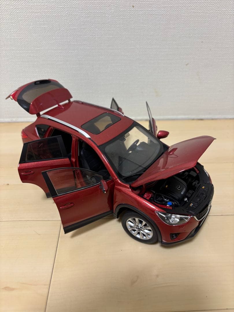 マツダ CX-5 1:18ミニカー　赤