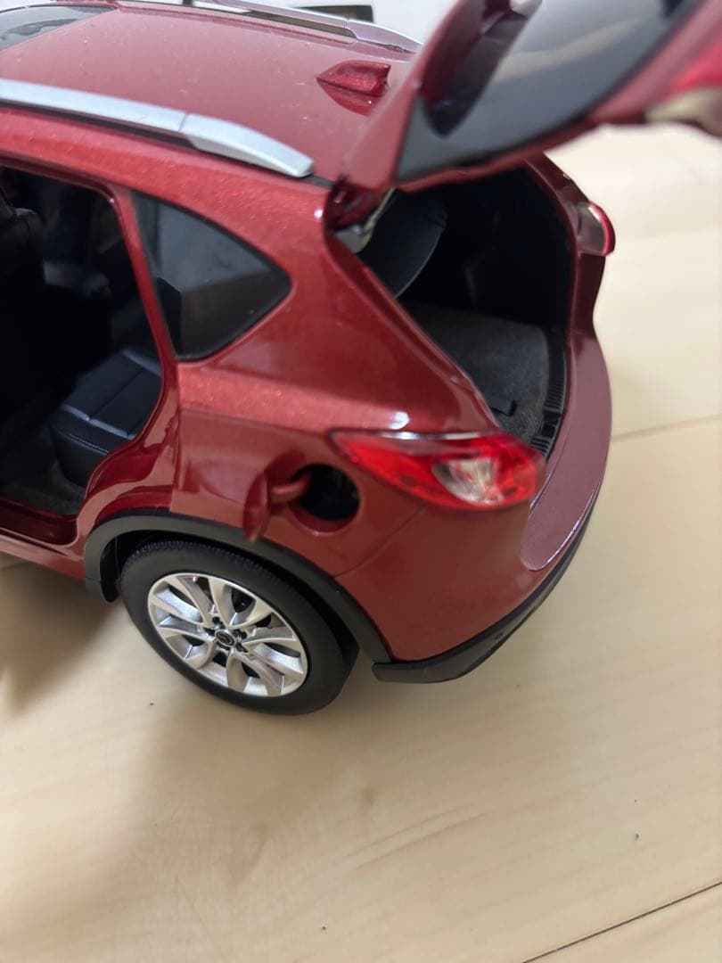 マツダ CX-5 1:18ミニカー　赤