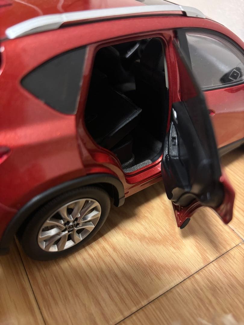マツダ CX-5 1:18ミニカー　赤