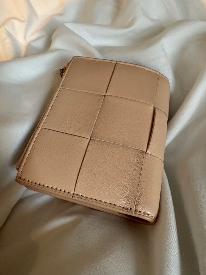 bottega veneta ベージュ 二つ折り財布