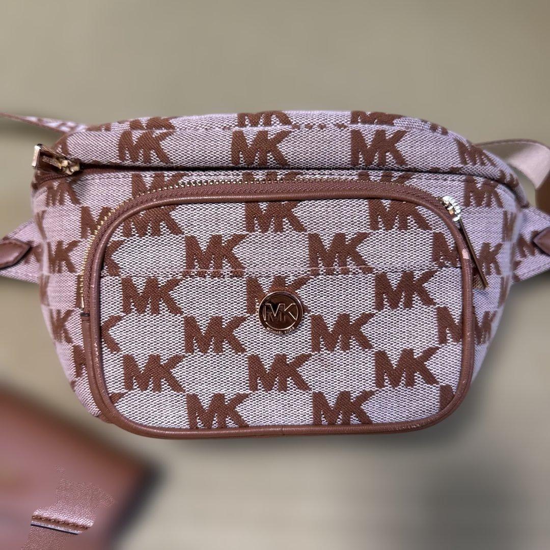 MICHAELKORS/ボディバッグ/MKモノグラム！