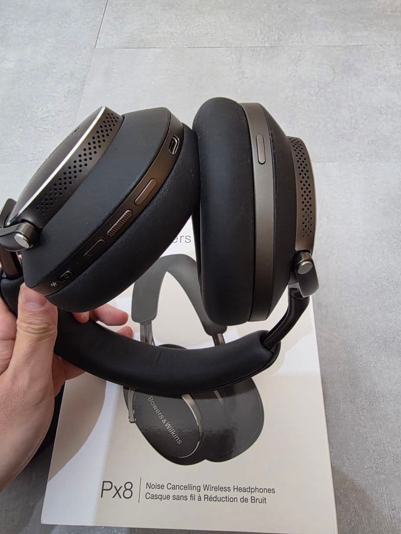 Bowers & Wilkins Px8 ワイヤレスヘッドホン ブラック