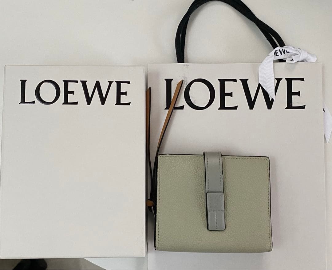 LOEWE 二つ折り財布 ライトグレー