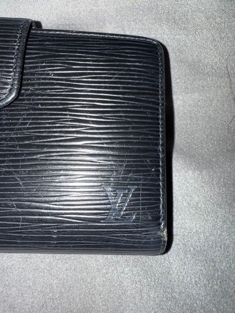 n*u様 Louis Vuitton ブラック 二つ折り財布