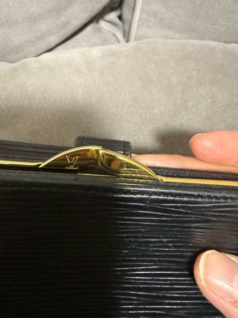 n*u様 Louis Vuitton ブラック 二つ折り財布