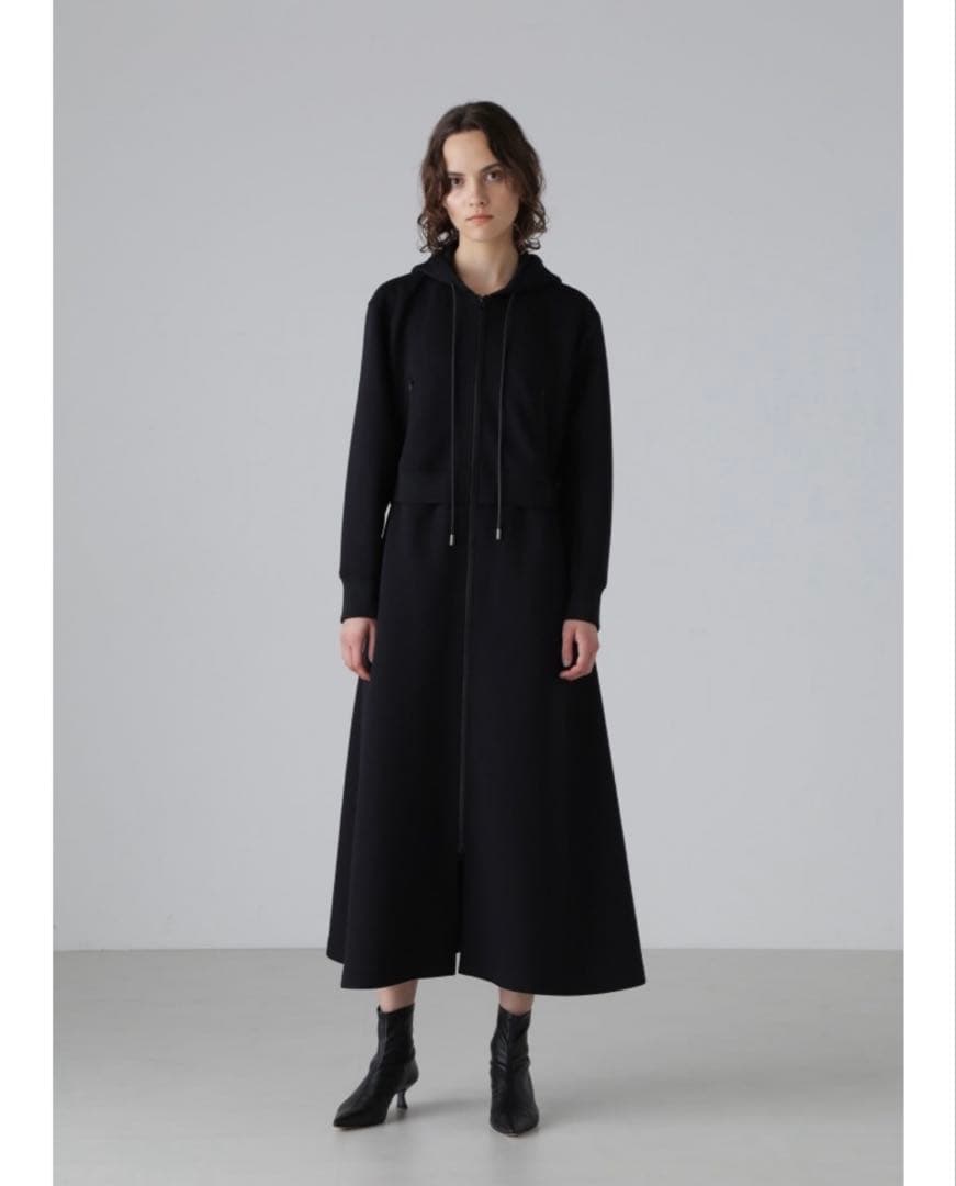 ADORE エアーダンボールフーディワンピース 新品未使用 アドーア