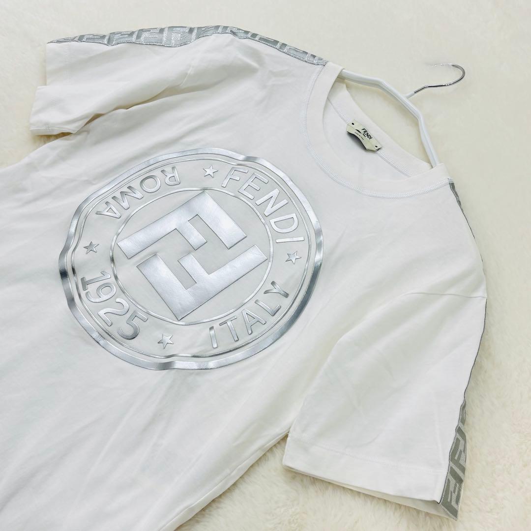 現行モデル　極美品　フェンディ　Tシャツ　Fロゴ　ズッカ　シルバー　白　ラメ
