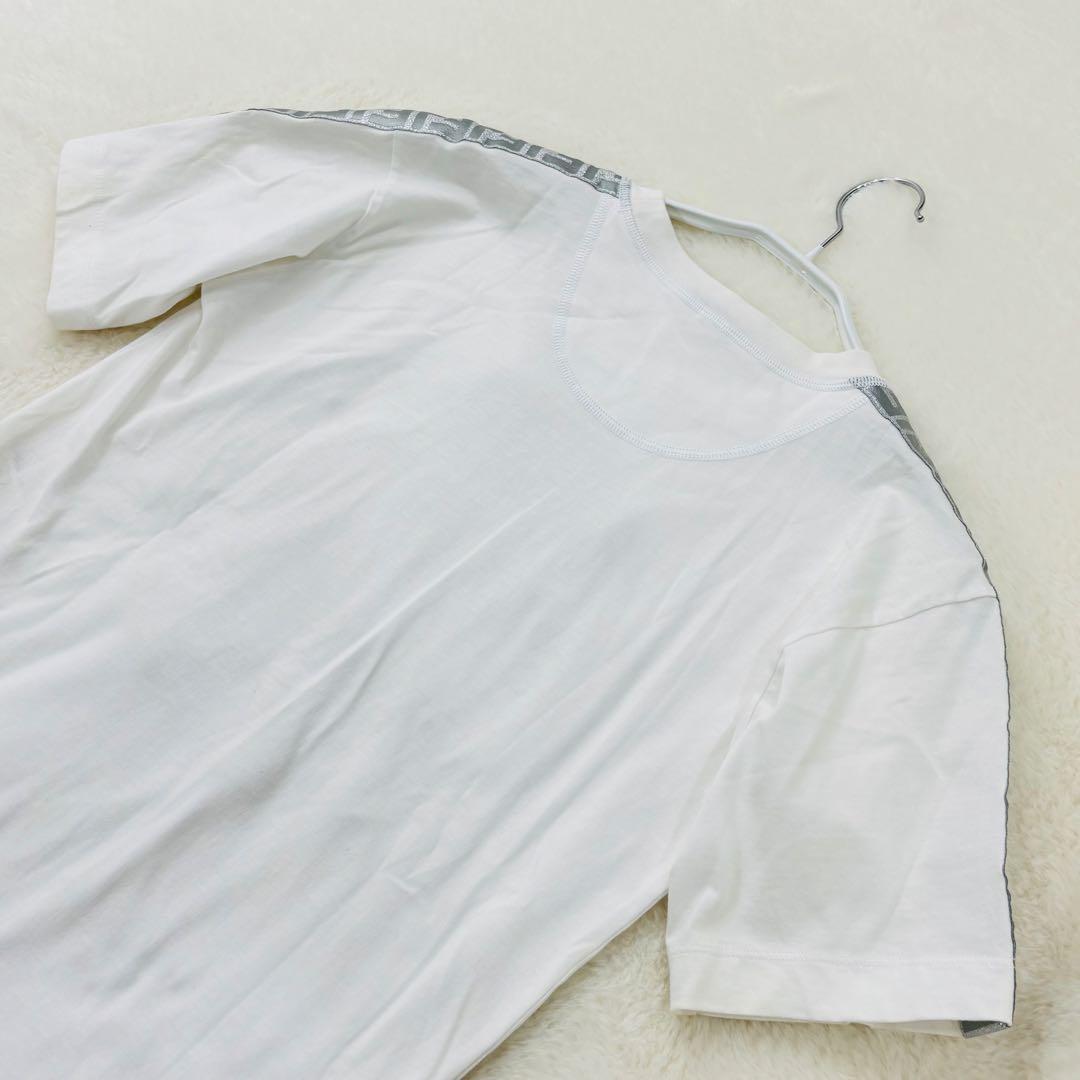現行モデル　極美品　フェンディ　Tシャツ　Fロゴ　ズッカ　シルバー　白　ラメ