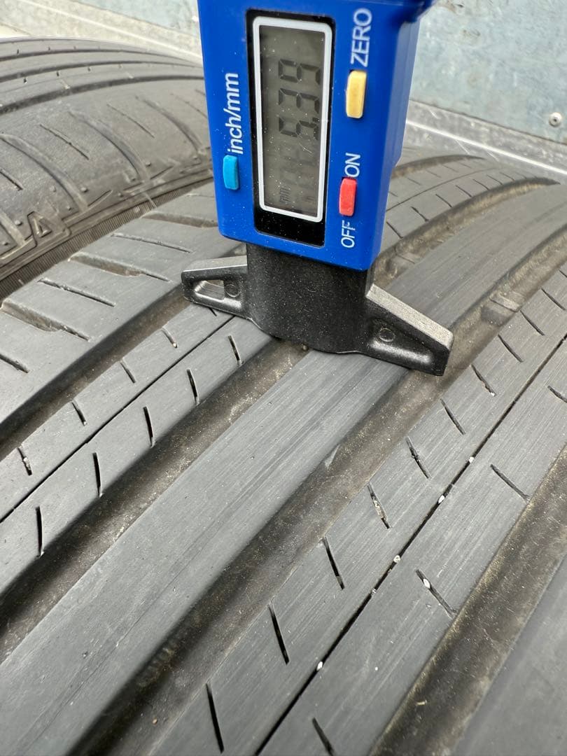 マロダーダンロップサマータイヤ215／50R18 92V