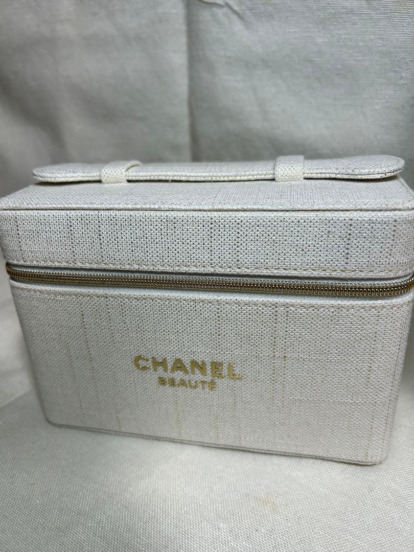 【ももラブ】CHANEL BEAUTÉ ノベルティ　バニティポーチ