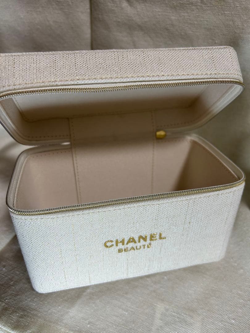 【ももラブ】CHANEL BEAUTÉ ノベルティ　バニティポーチ