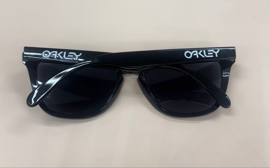 Oakley OO9013 ブラック サングラス