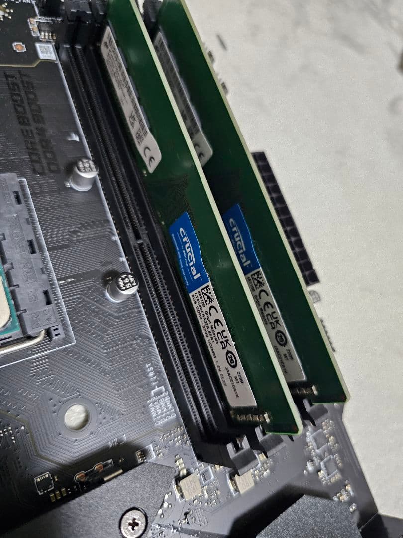 CPU Ryzen 5 5600 B550 crucial DDR4 3200 16GB