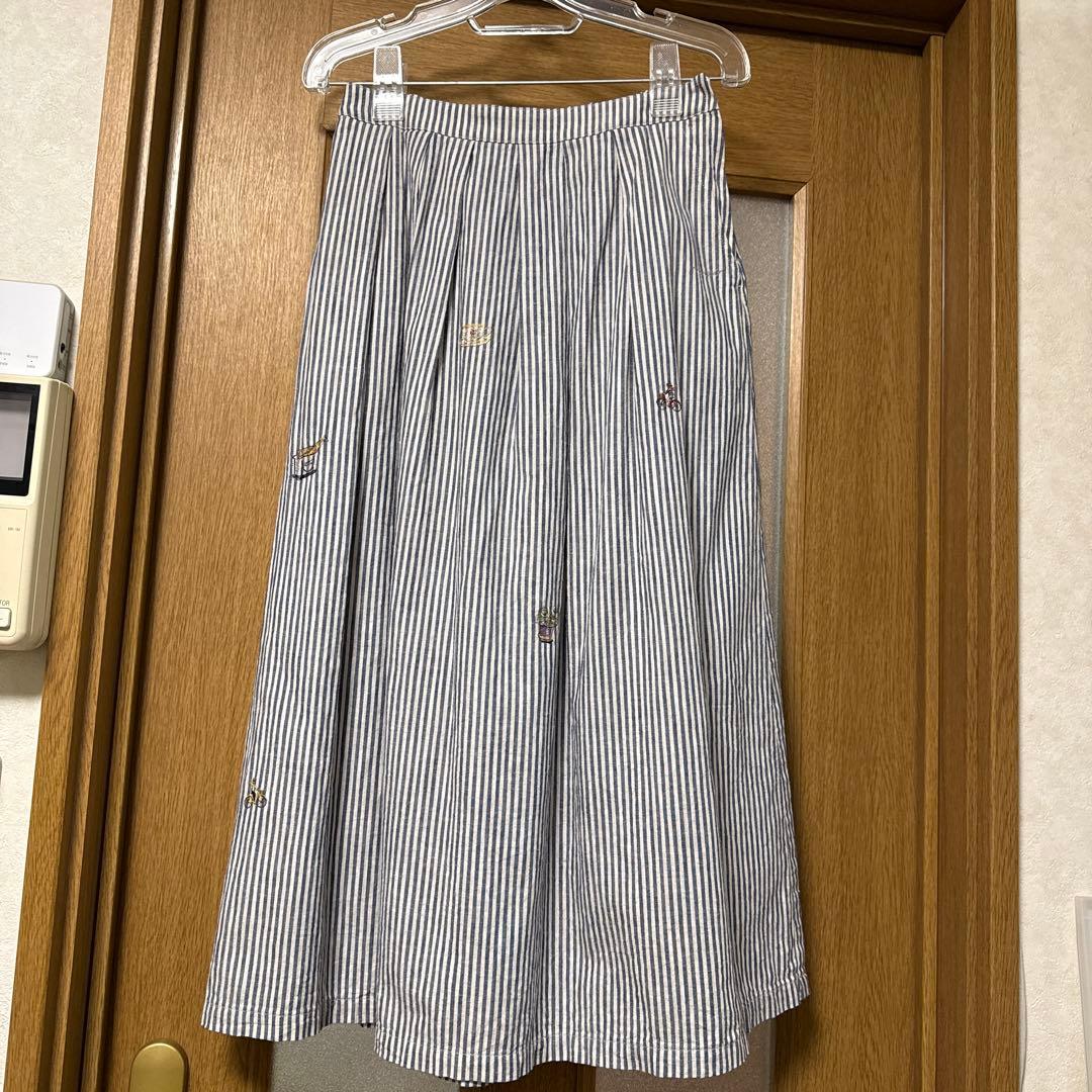 【美品】マドモアゼルノンノン　nonno刺繍スカート　ネイビーストライプ