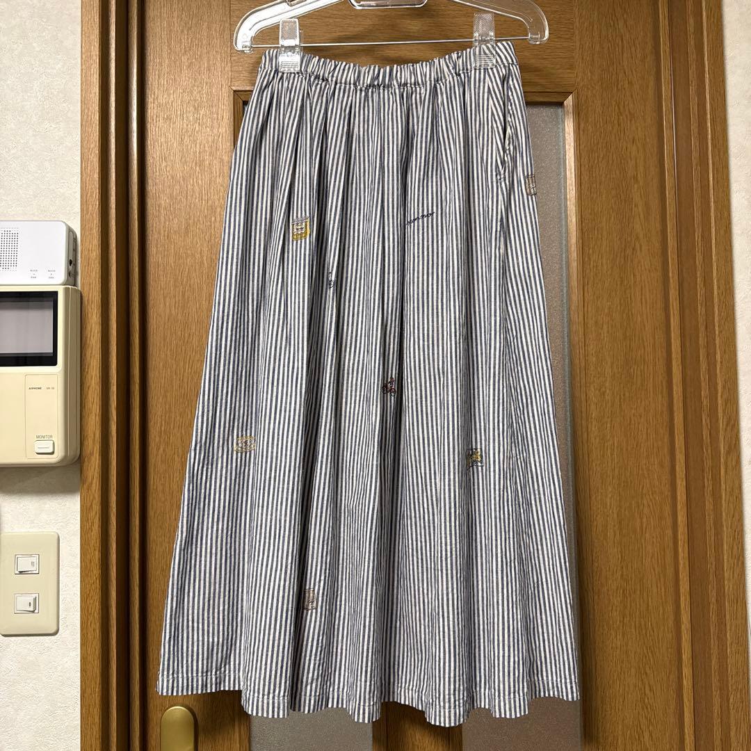 【美品】マドモアゼルノンノン　nonno刺繍スカート　ネイビーストライプ