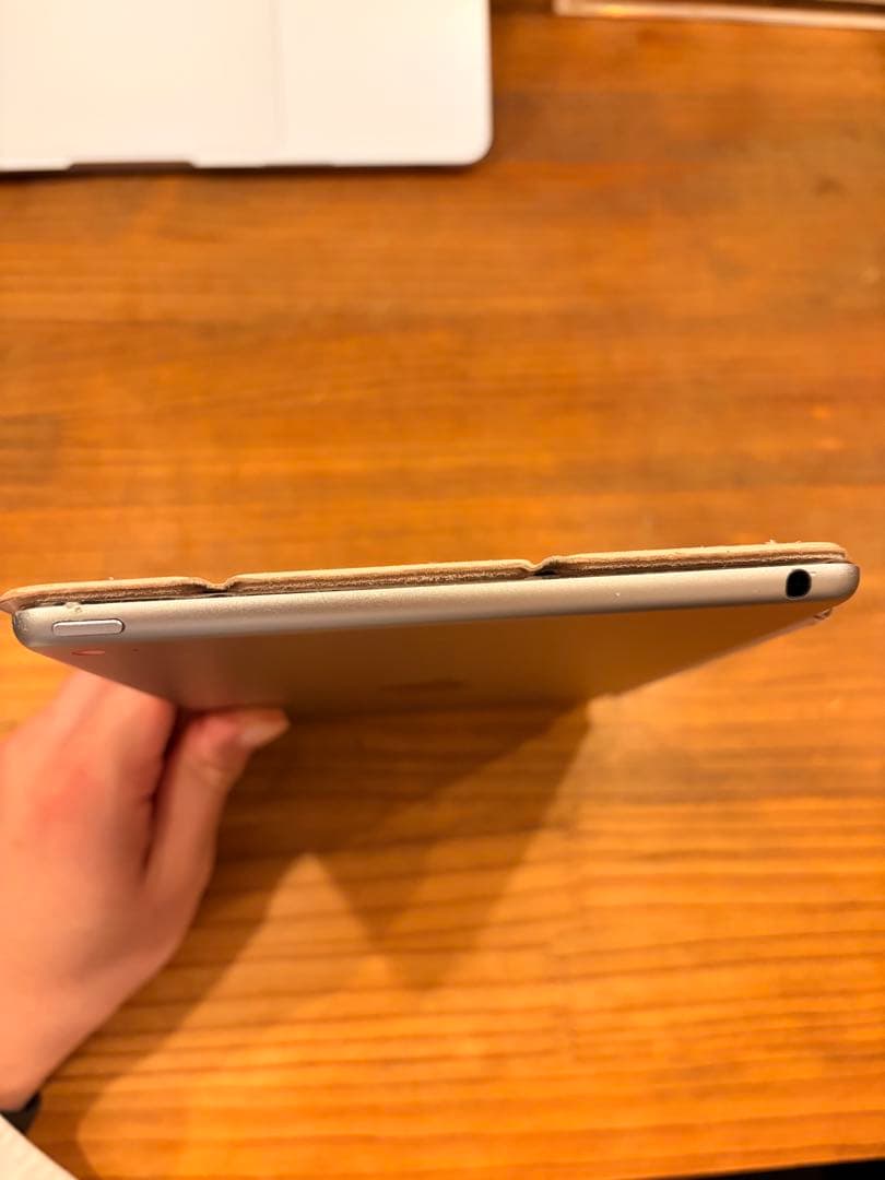 ★美品iPad mini 4 Wi-Fi 128GB シルバー★