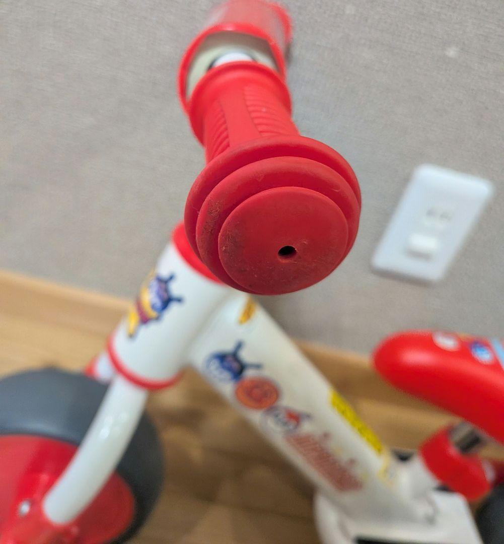 美品　アンパンマン バランスバイク 赤白　1.5歳〜