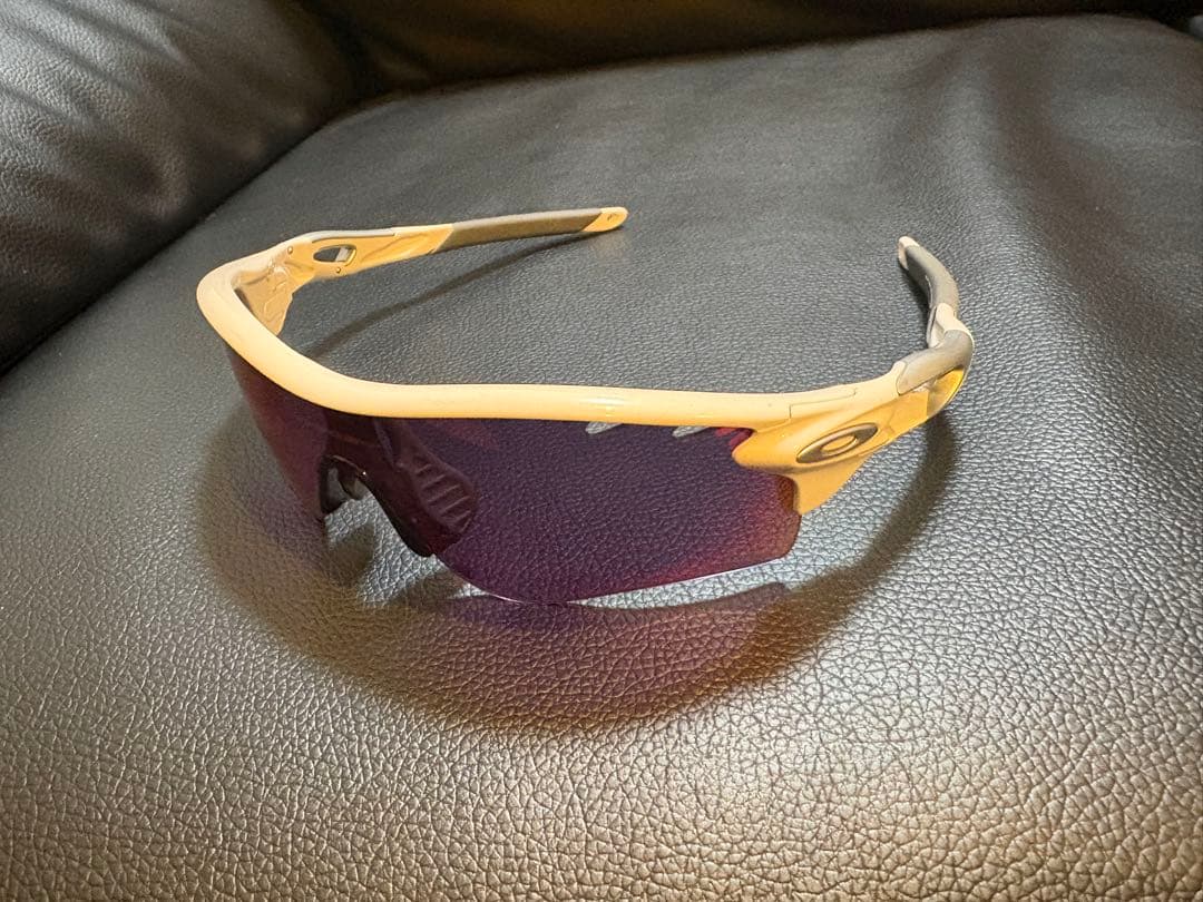 ポ*ム様 Oakley スポーツサングラス ホワイト オークリー　ケース無