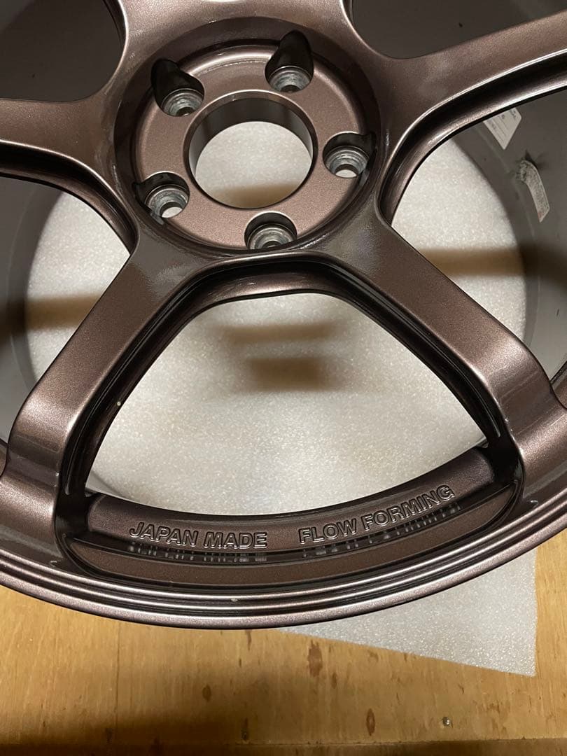 ADVAN Racing RG-4 18×9.5j+45 PCD114.3 1本