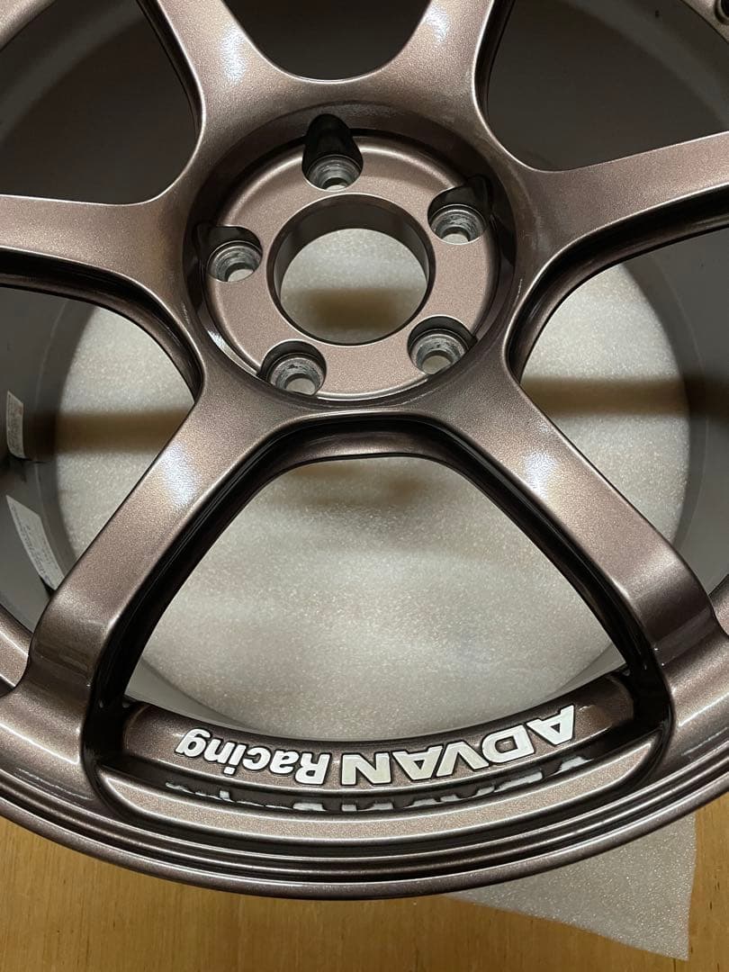 ADVAN Racing RG-4 18×9.5j+45 PCD114.3 1本