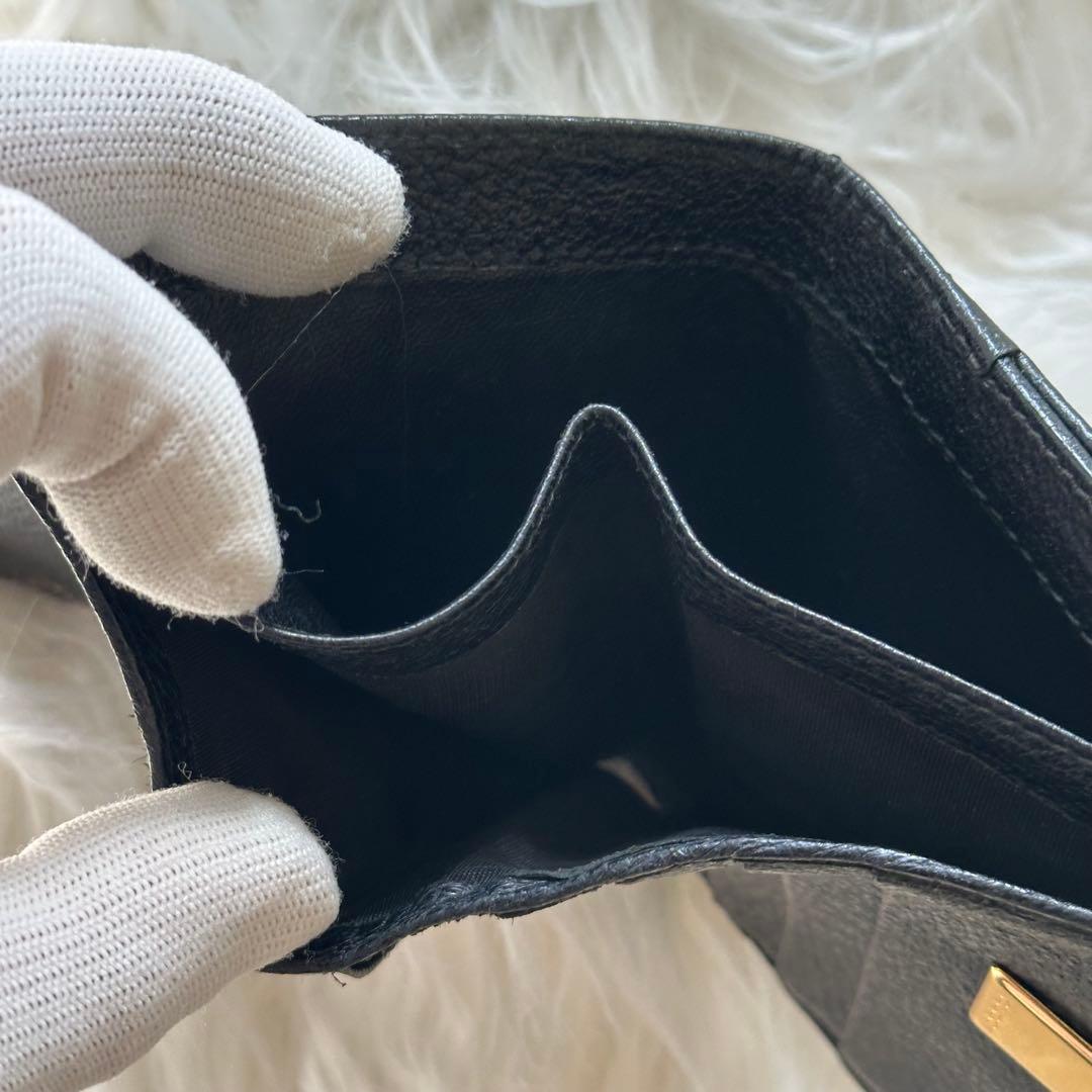 GUCCI 黒レザー 二つ折り財布 ゴールド金具 ブラック