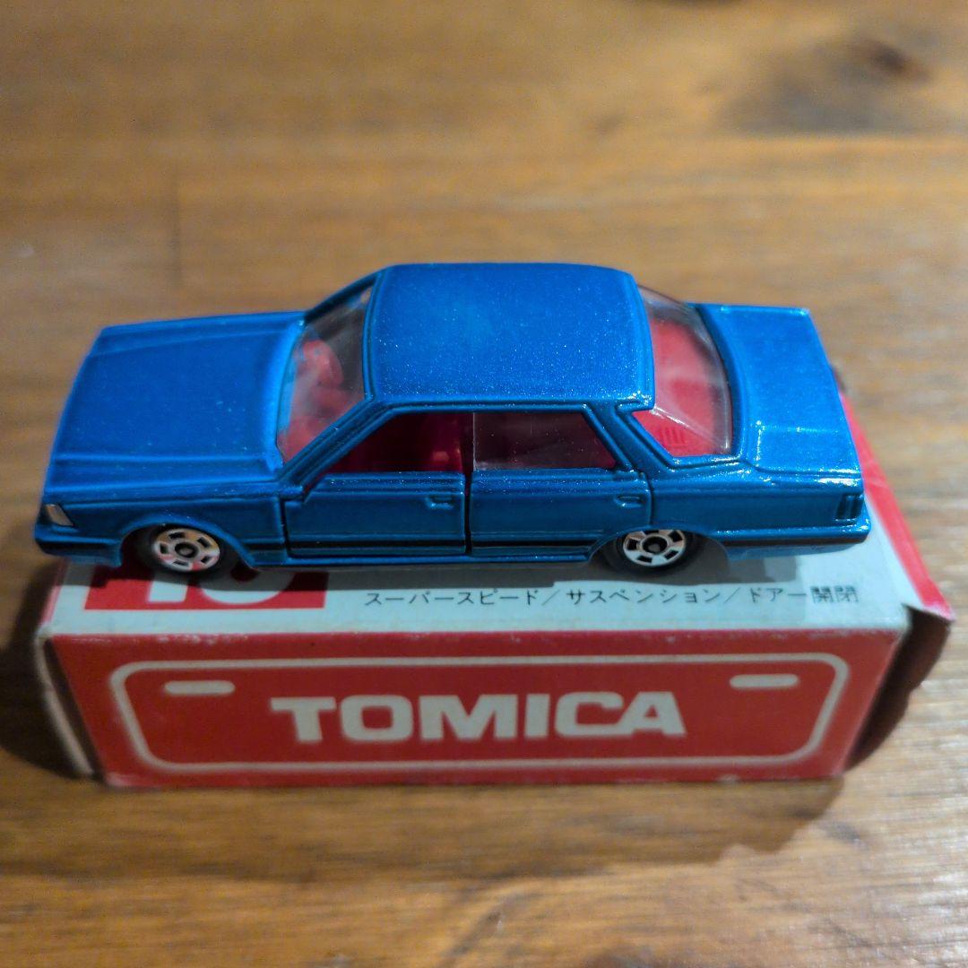 トミカ ニッサン セドリック 4ドアハードトップ