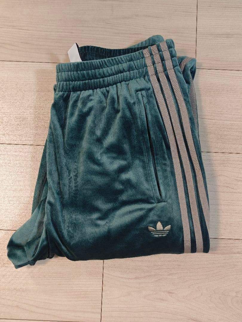 adidas originals ファイヤーバード ベロア トラックパンツ