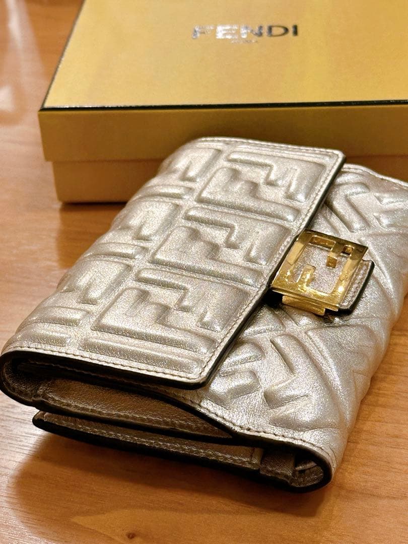 FENDI 二つ折り 財布