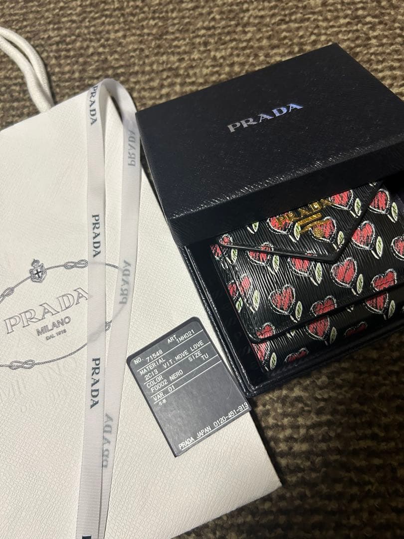 PRADA サフィアーノ バレンタイン 3つ折り財布