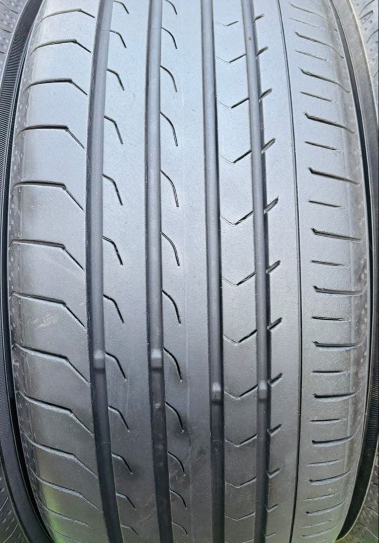 215/55 R17、YOKOHAMA BluEarth-RV03、2023年