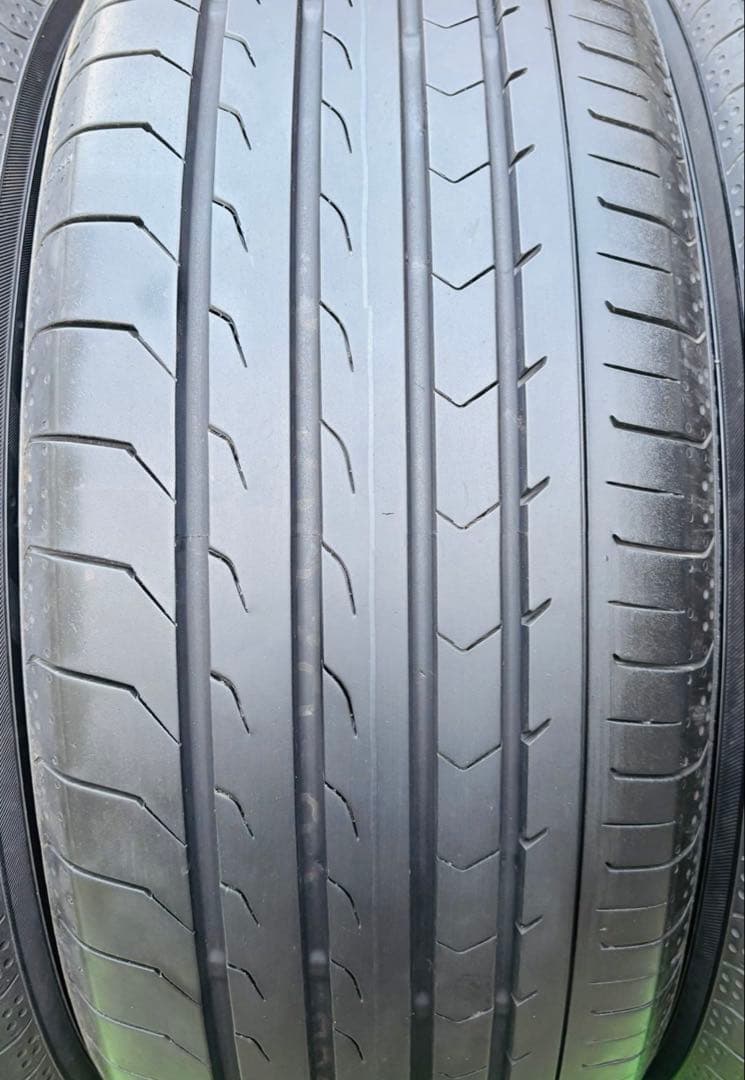 215/55 R17、YOKOHAMA BluEarth-RV03、2023年