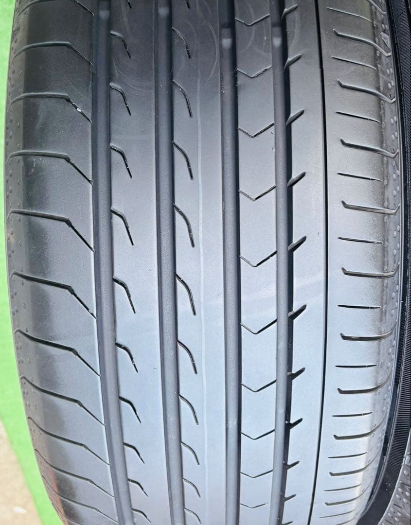 215/55 R17、YOKOHAMA BluEarth-RV03、2023年