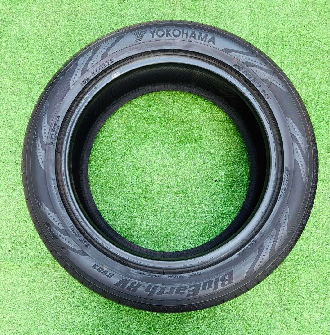 215/55 R17、YOKOHAMA BluEarth-RV03、2023年