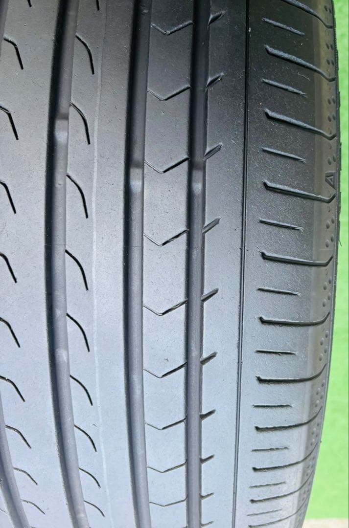 215/55 R17、YOKOHAMA BluEarth-RV03、2023年
