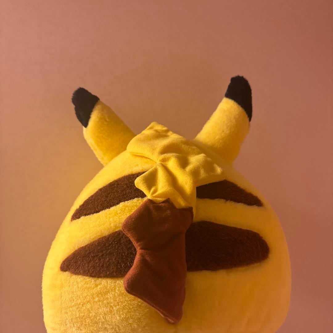 TOMY 丸いフォルムの初期ピカチュウぬいぐるみ　等身大　おかえりピカチュウ