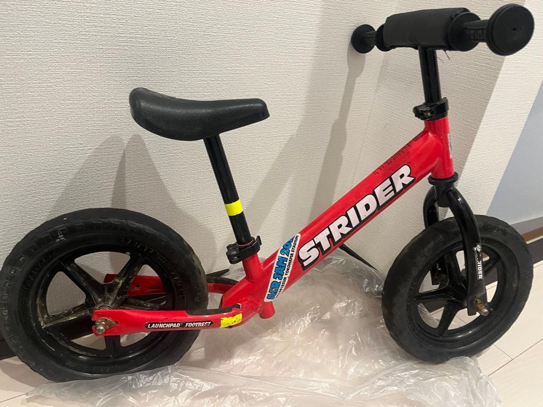 さ*い様 STRIDER 赤バランスバイク12インチペダル無　おまけ&スタンドお