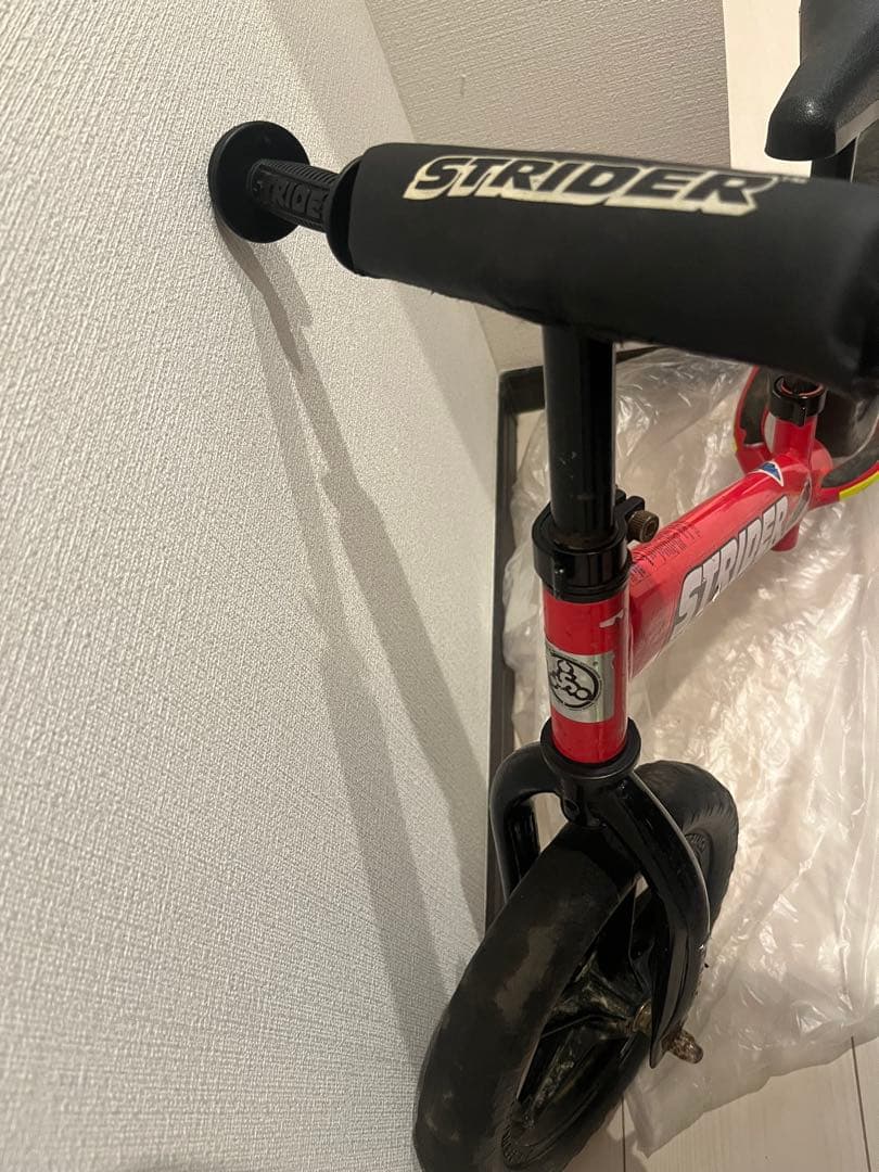 さ*い様 STRIDER 赤バランスバイク12インチペダル無　おまけ&スタンドお