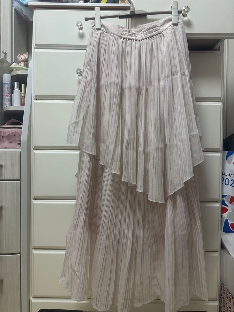 スナイデル　ストレートプリーツティーアードスカート