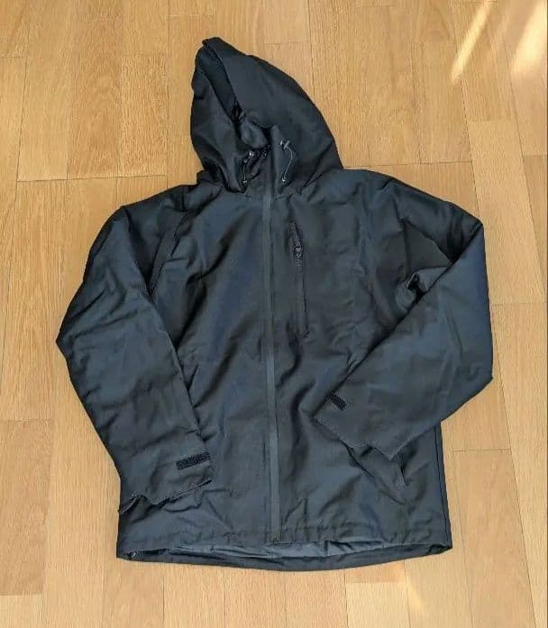 スノーボードウェアセット（黒ジャケット・カーキパンツ）