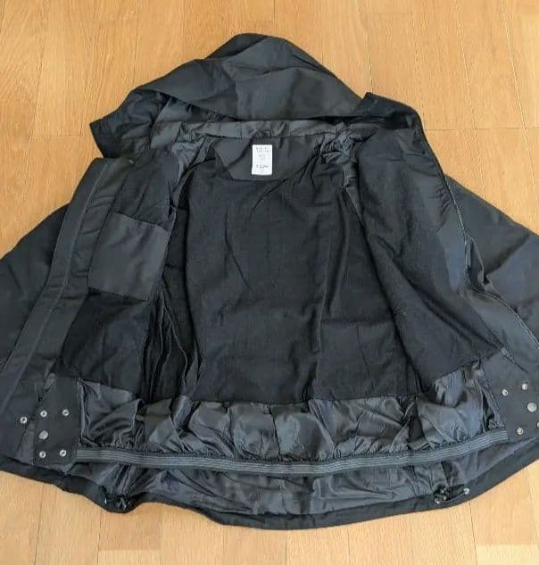 スノーボードウェアセット（黒ジャケット・カーキパンツ）